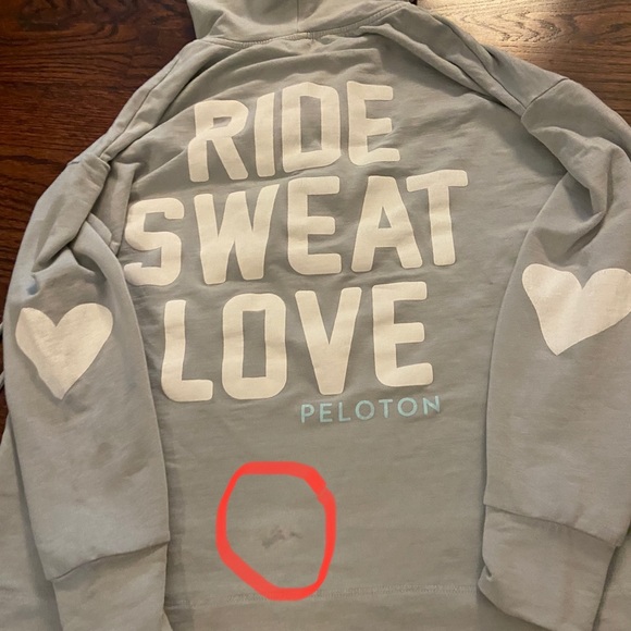 Bundle of 3 Peloton shirts - Picture 7 of 10